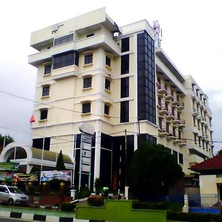 Pia Hotel Pangkalpinang Pangkalan Baru Exterior photo